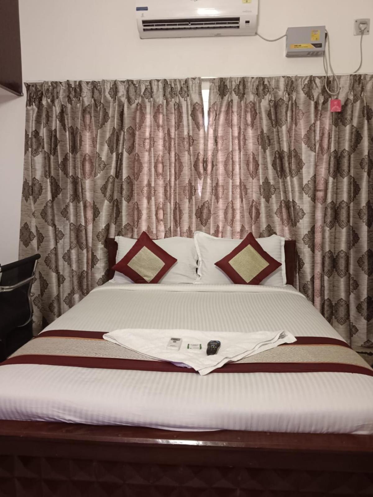 Iris Comfort Inn チェンナイ エクステリア 写真
