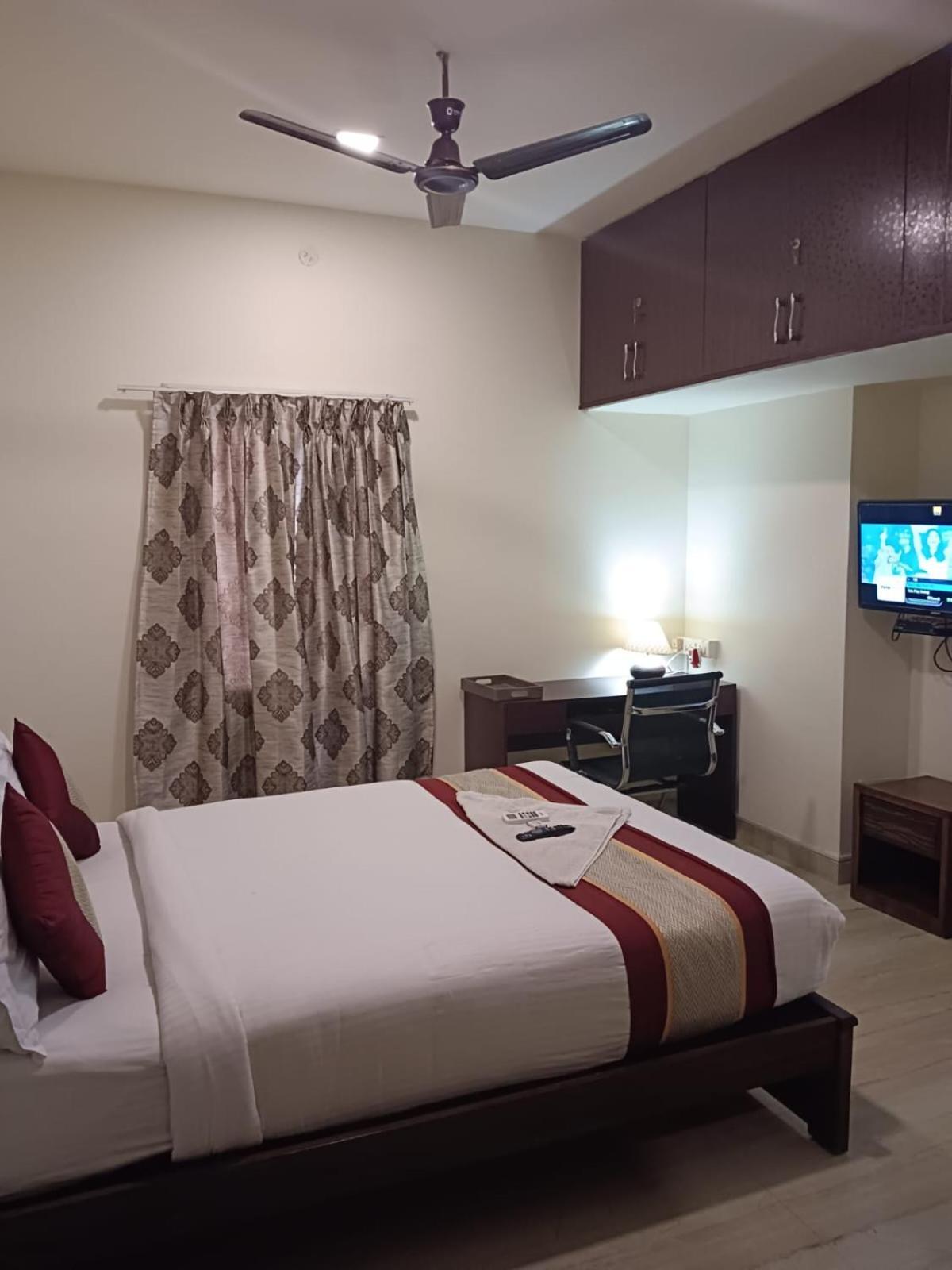 Iris Comfort Inn チェンナイ エクステリア 写真