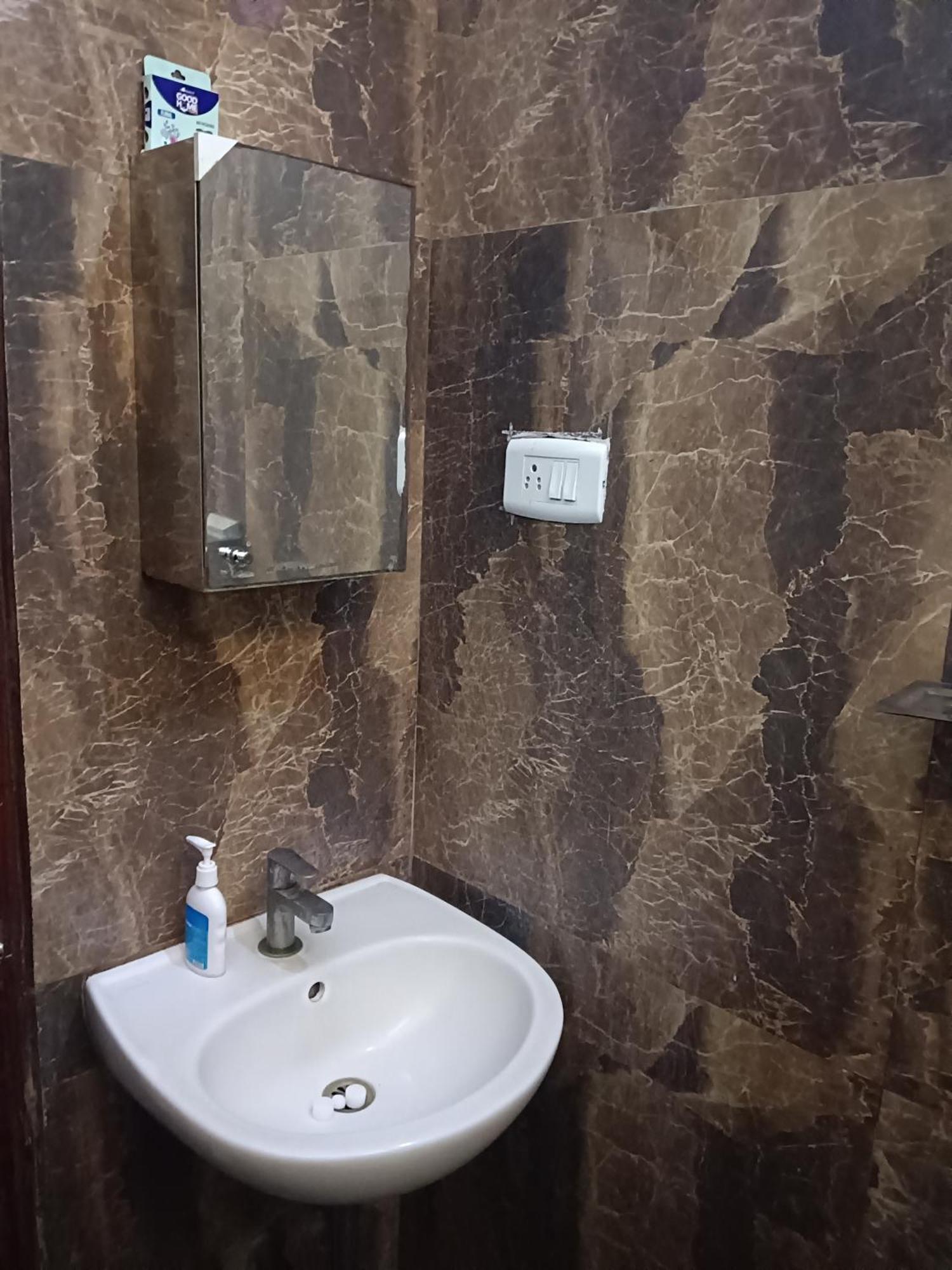 Iris Comfort Inn チェンナイ エクステリア 写真