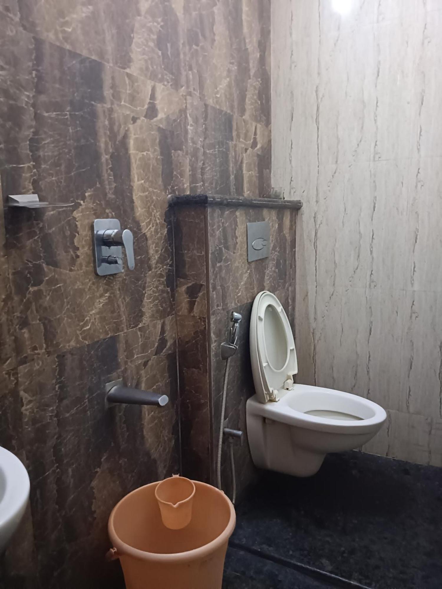 Iris Comfort Inn チェンナイ エクステリア 写真