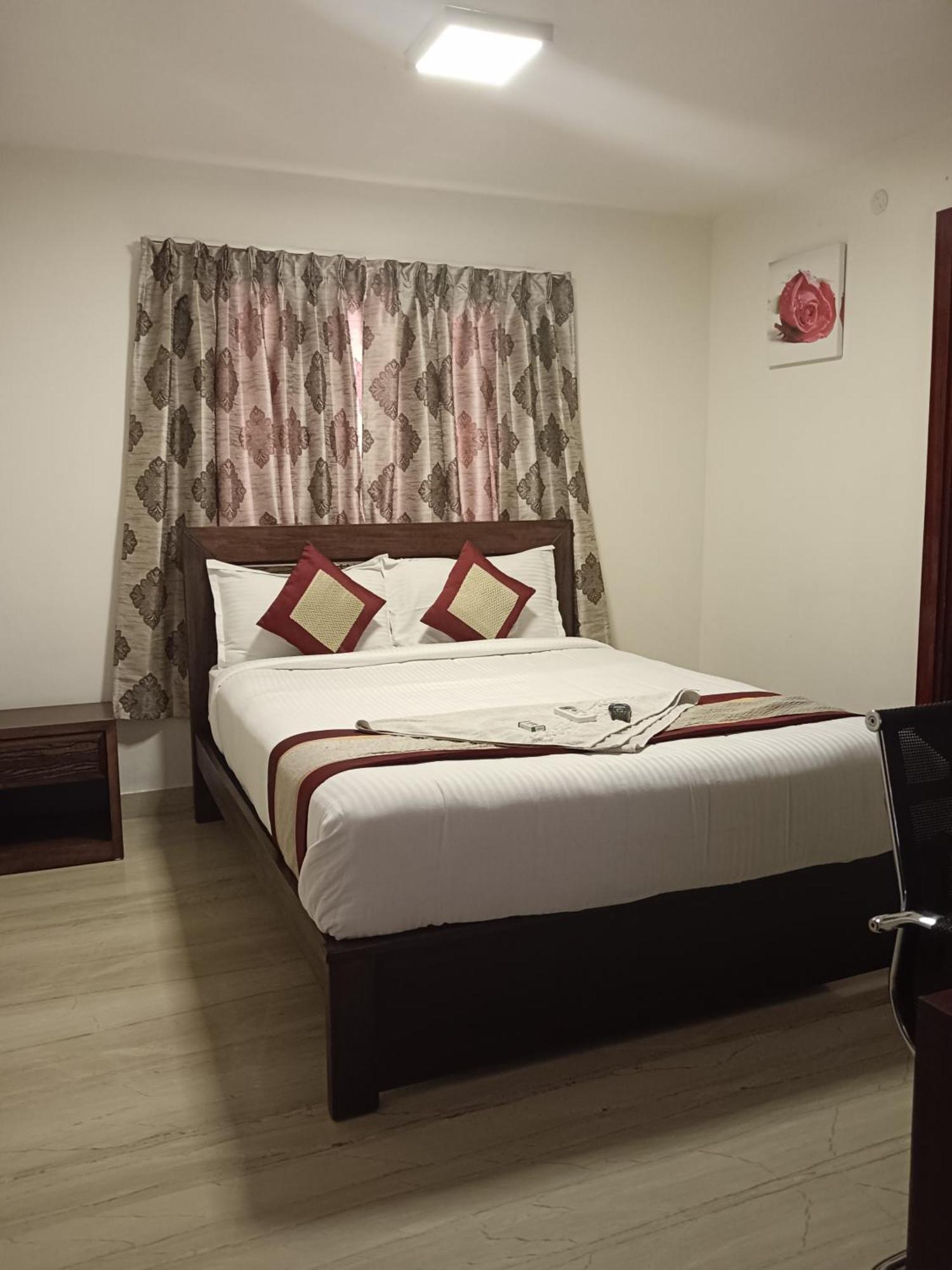 Iris Comfort Inn チェンナイ エクステリア 写真