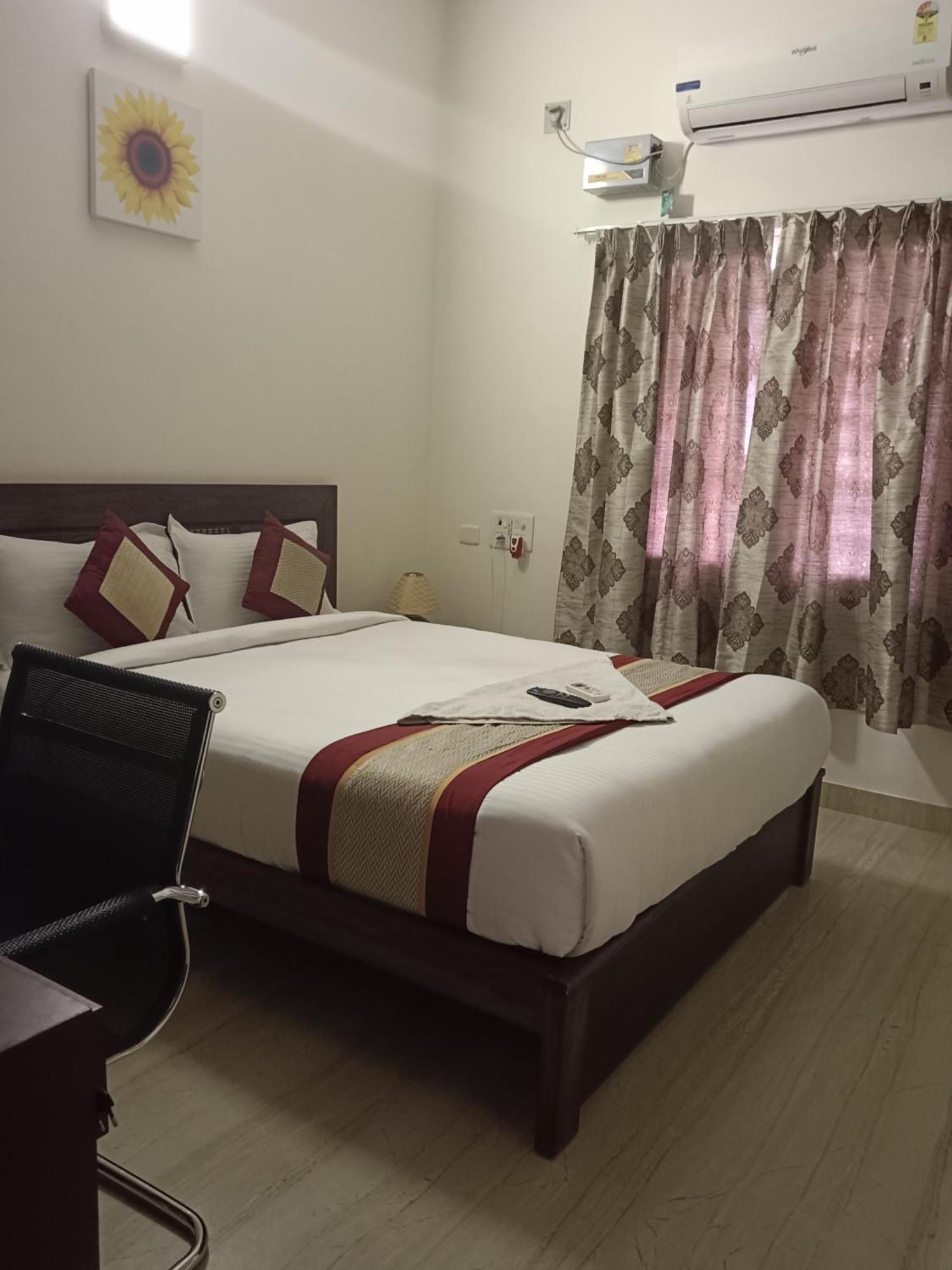 Iris Comfort Inn チェンナイ エクステリア 写真